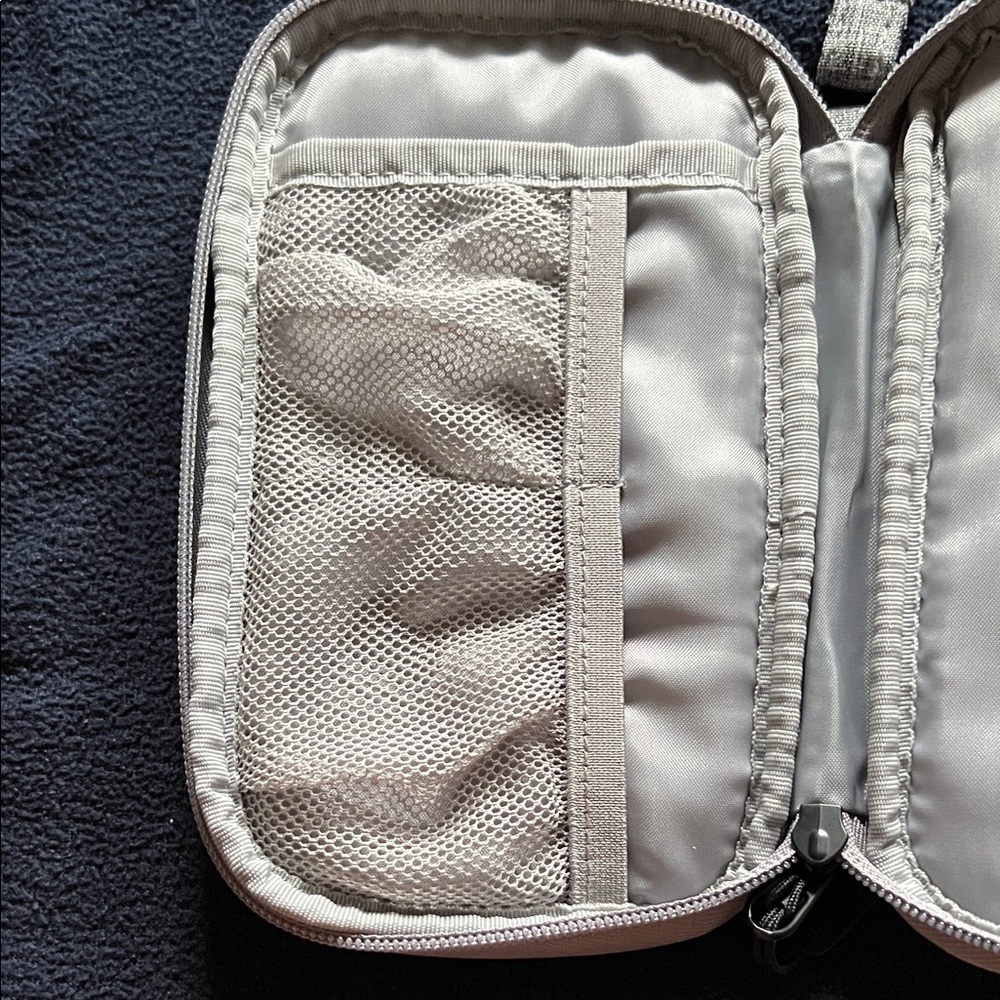 BAGSMART Gray Electronics Organizer Case - Picture 3 of 6
